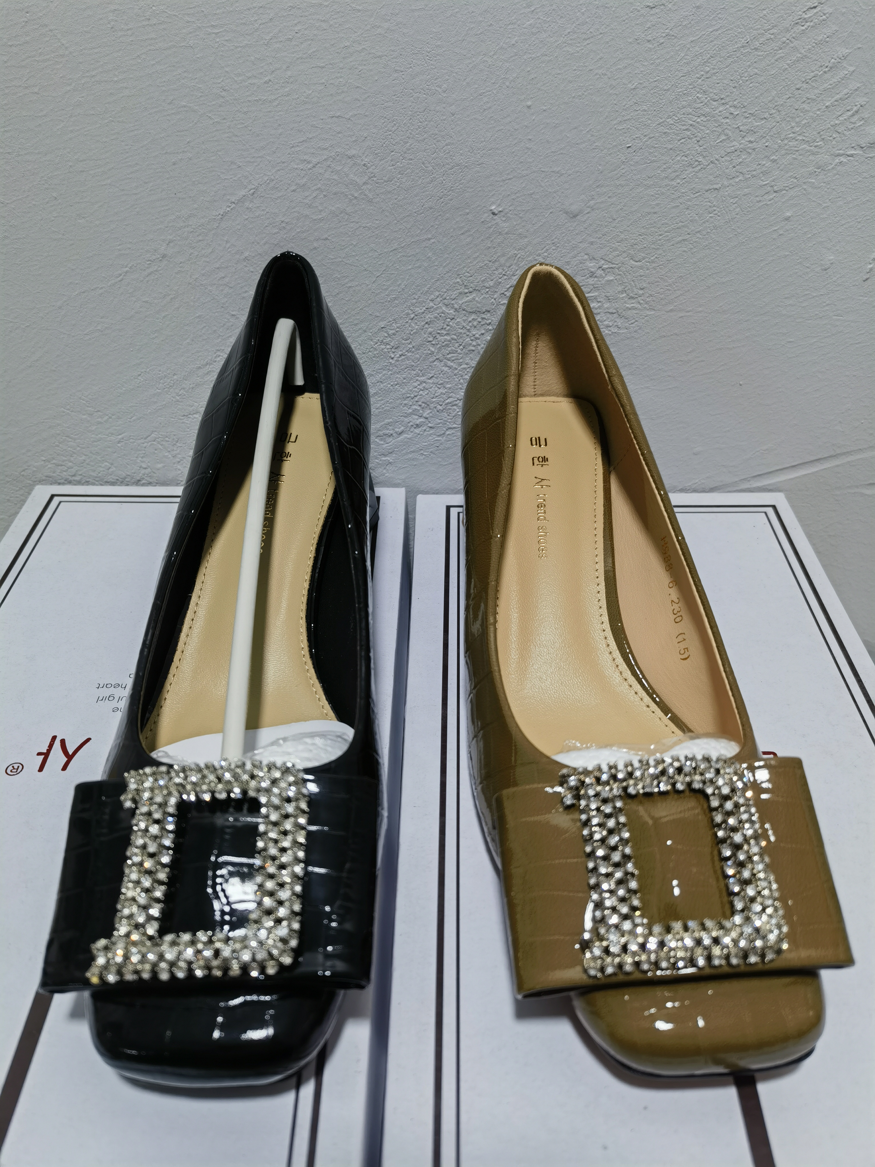 H988-6粗跟圆头带钻单鞋