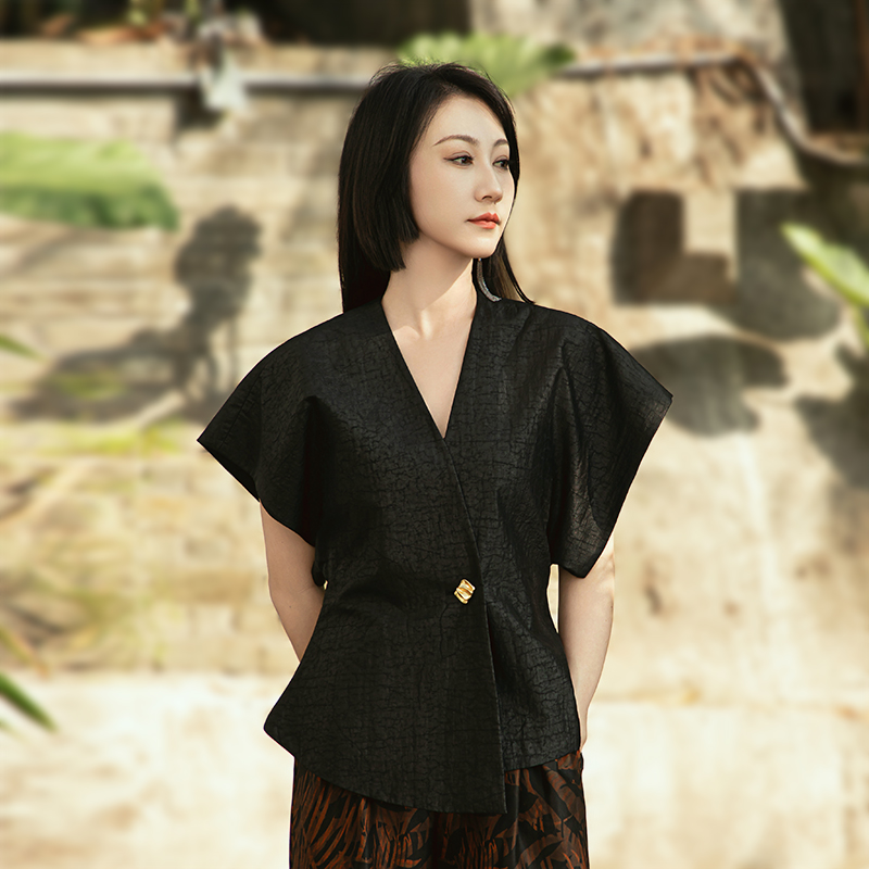 【甲骨流云】廓弧新中式桑蚕丝龟纹香云纱v领收腰短袖一粒扣马甲