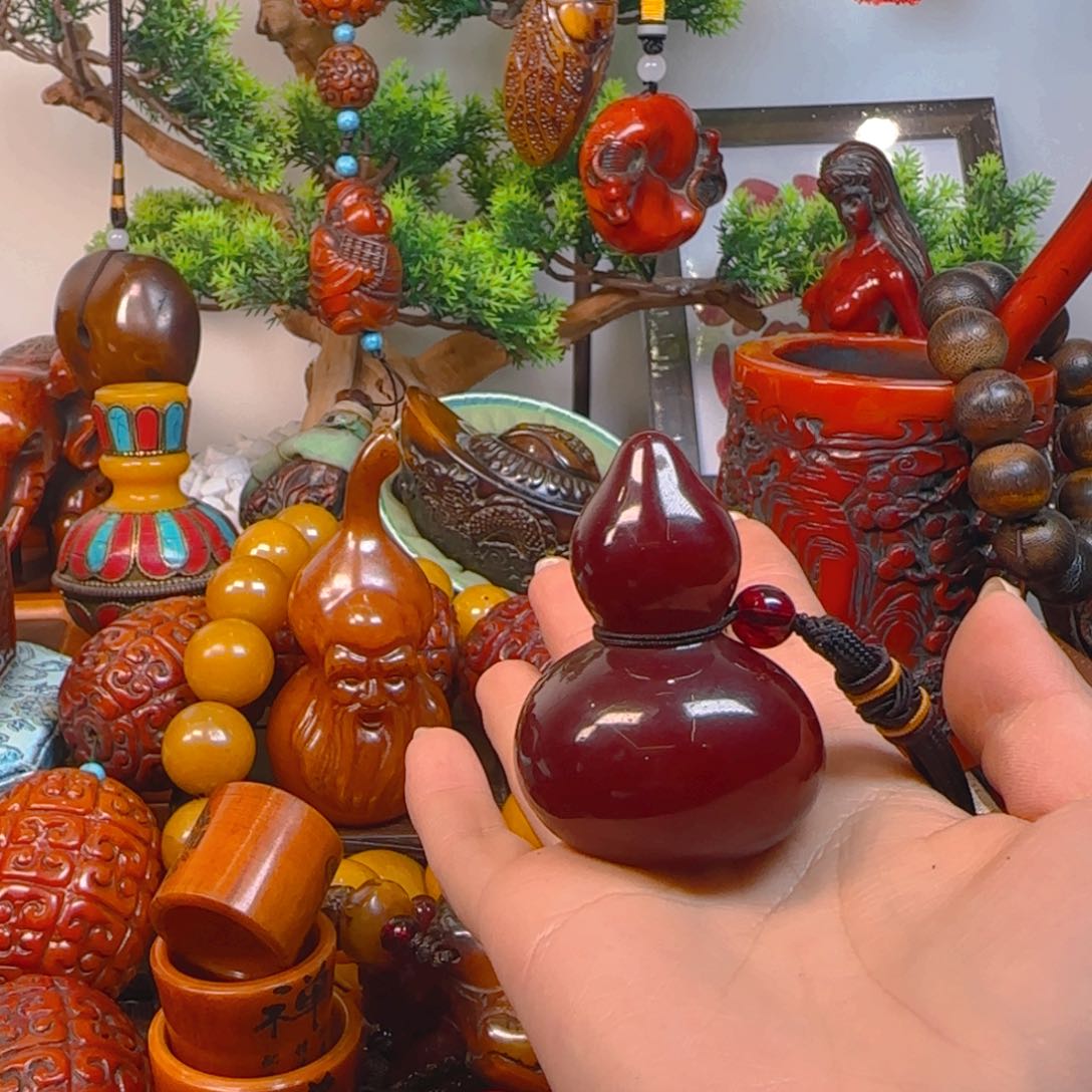 琥珀裸石未镶嵌葫芦