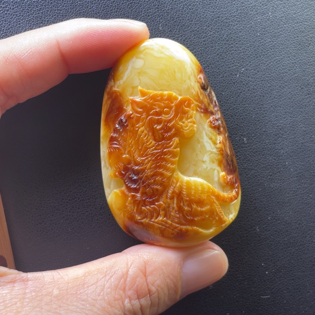 琥珀未镶嵌颈饰天然的琥珀蜜蜡