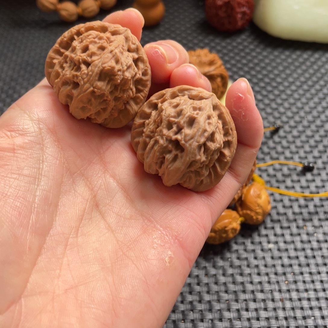 文玩核桃吊坠三角白36全品