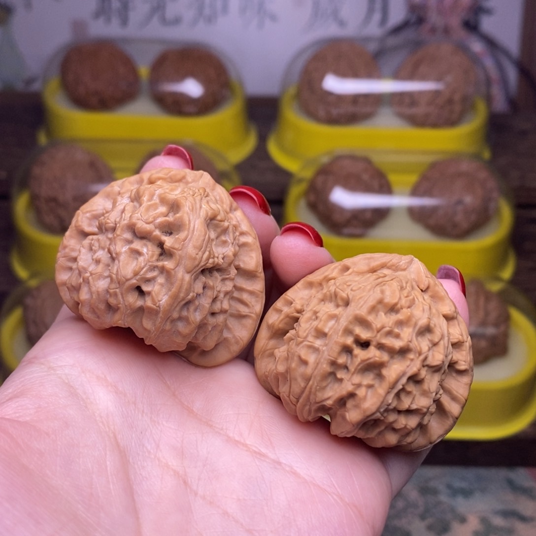 文玩核桃把件释*全品40+三角白狮子头