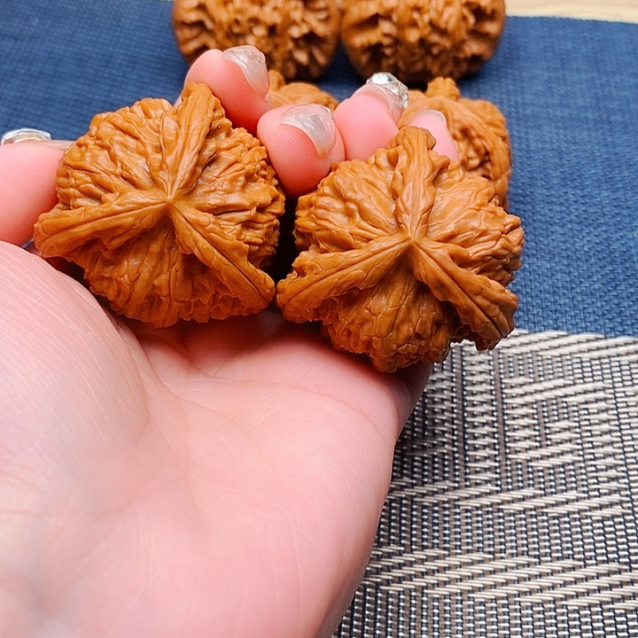 宗***介吊坠文玩核桃三棱