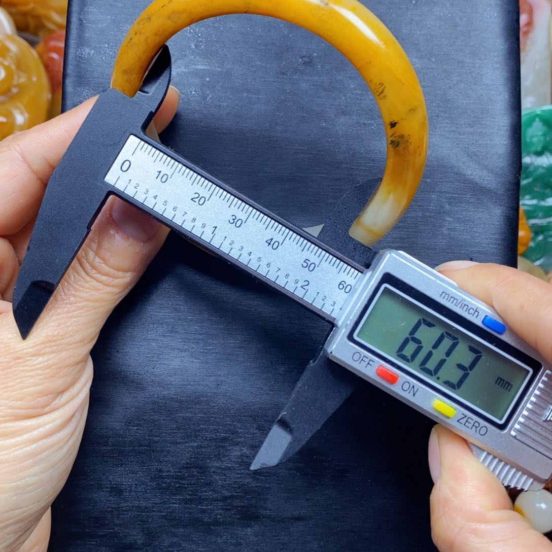 石英质玉颈饰未镶嵌