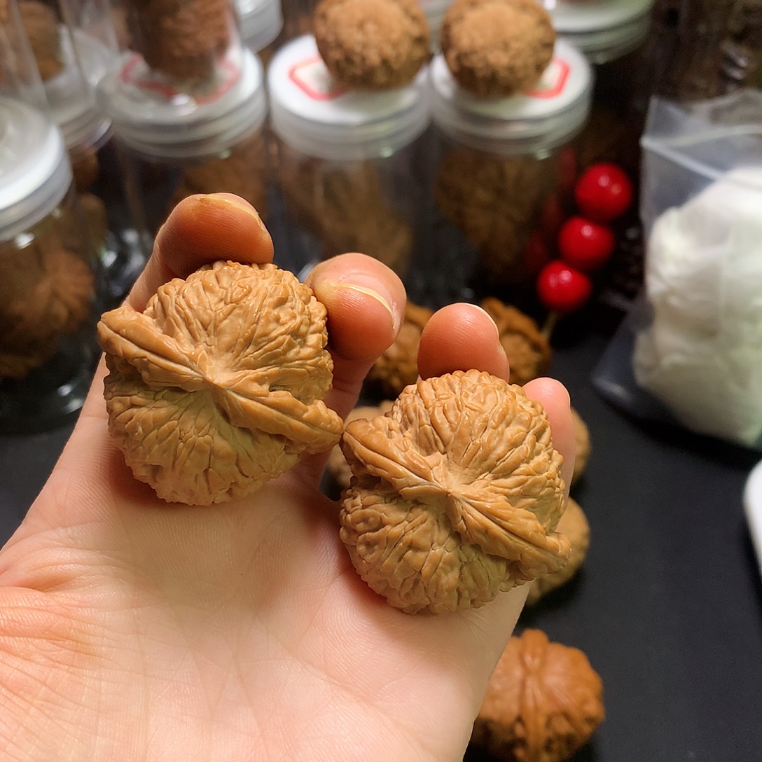 文玩核桃把件闷白40