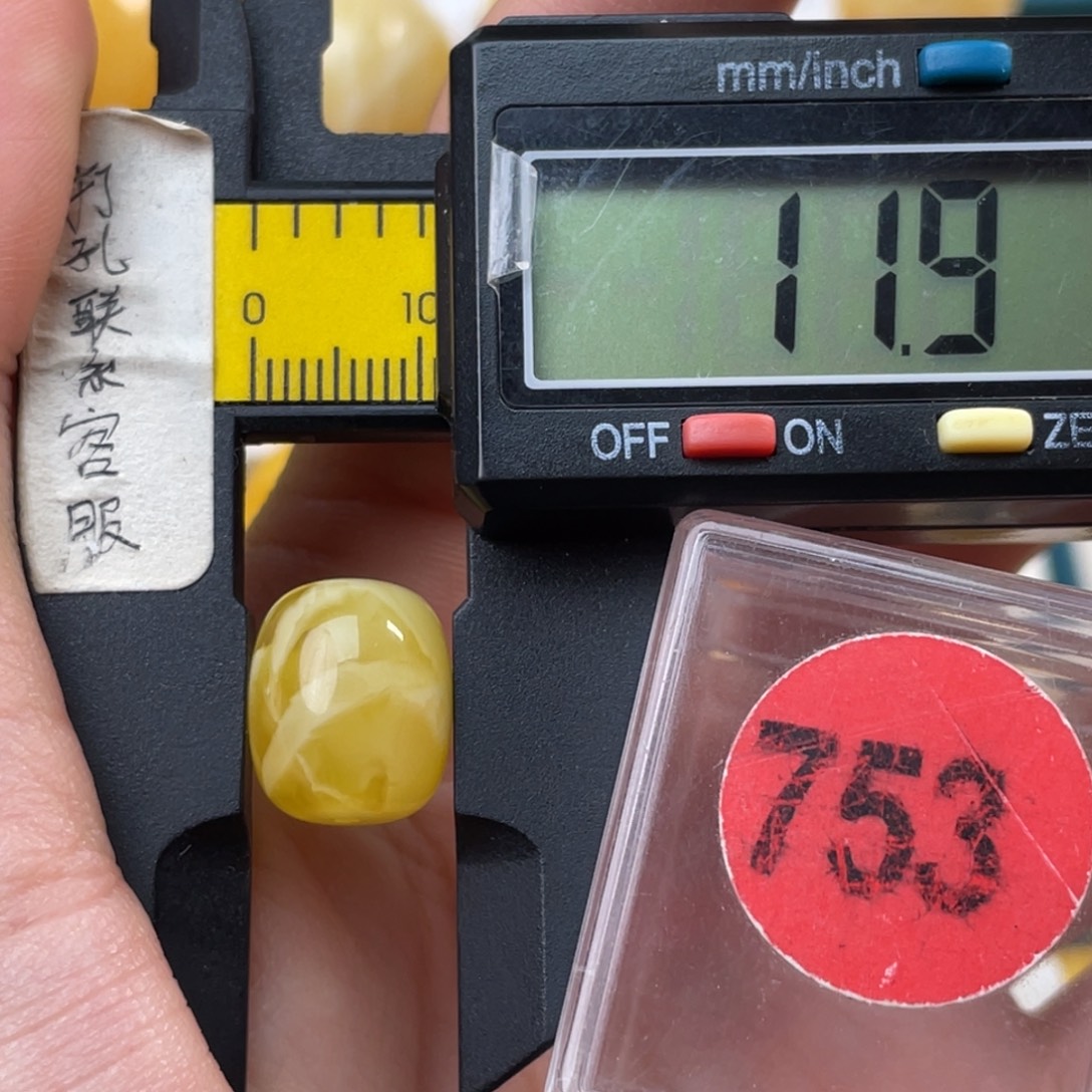 蜜蜡未镶嵌珠宝奇石