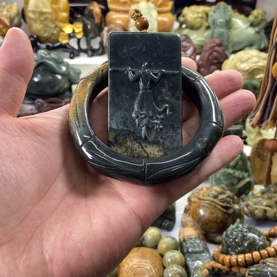 A***家岫岩河磨玉（透闪石质玉）未镶嵌把件