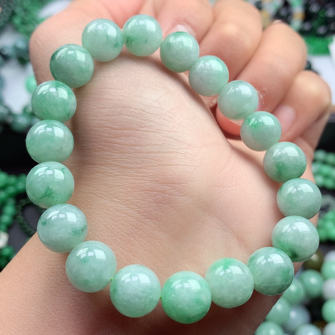 翡翠颈饰足铂镶嵌手串