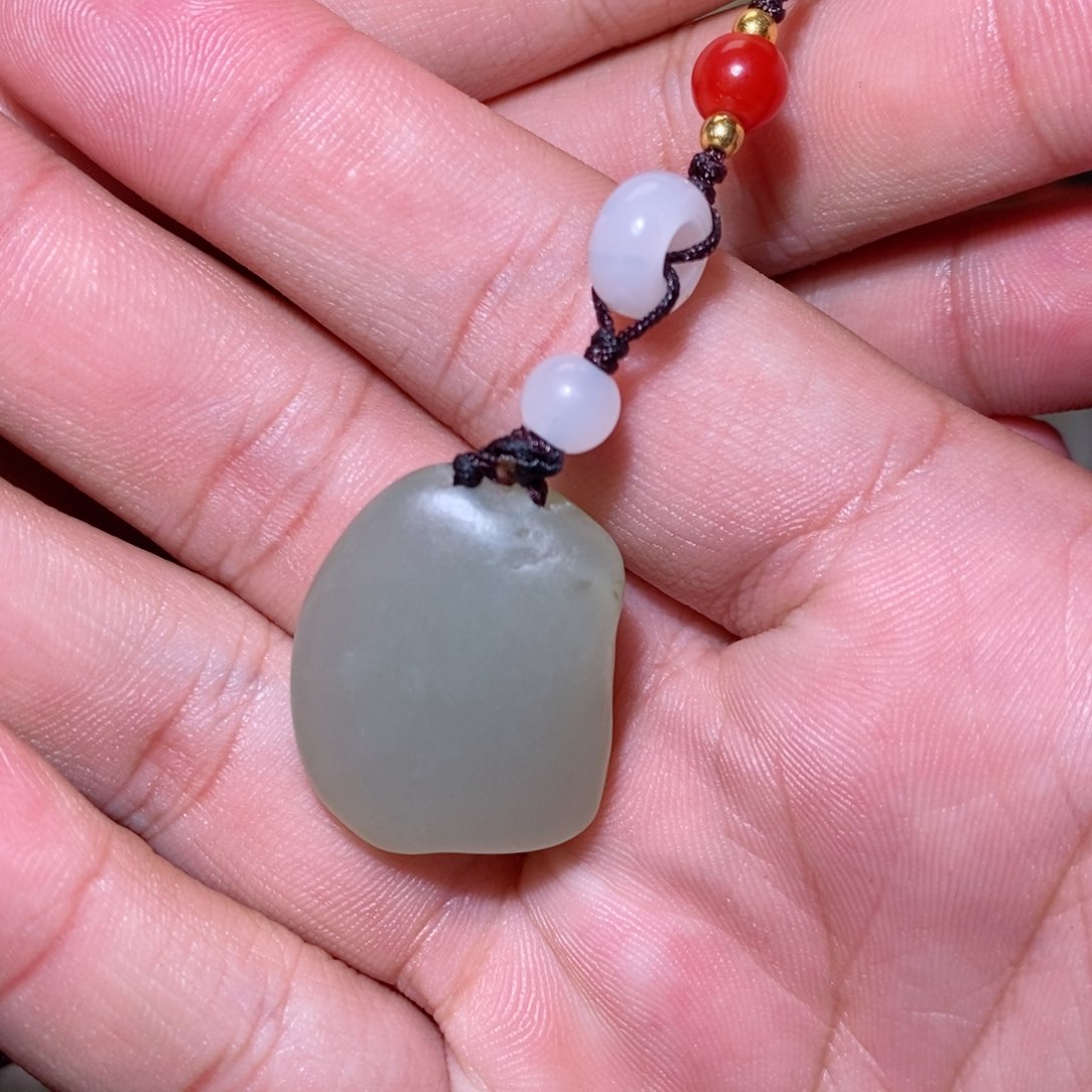 颈饰未镶嵌和田玉冷**心