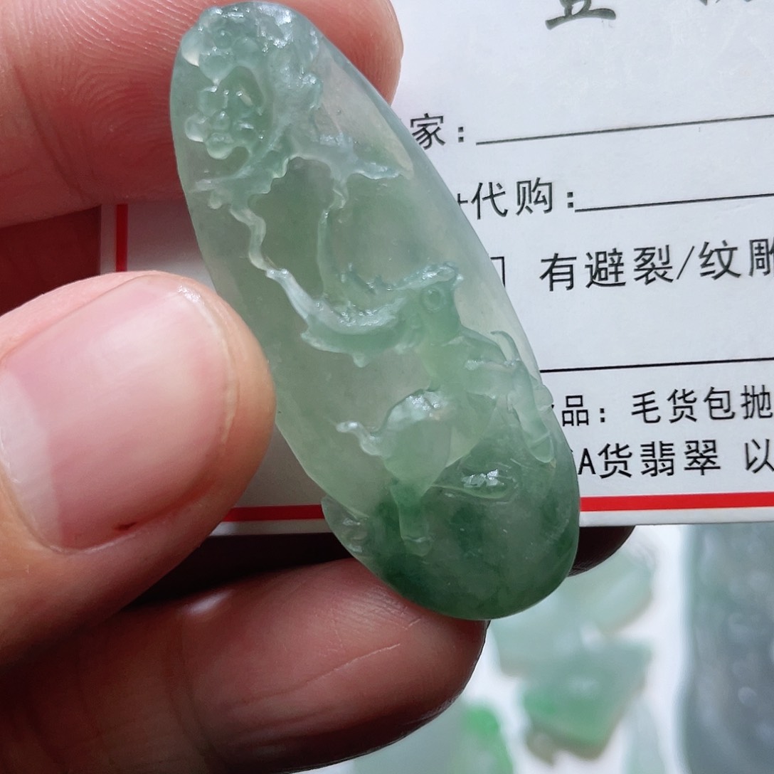 定制翡翠未镶嵌梅花鹿、天然翡翠