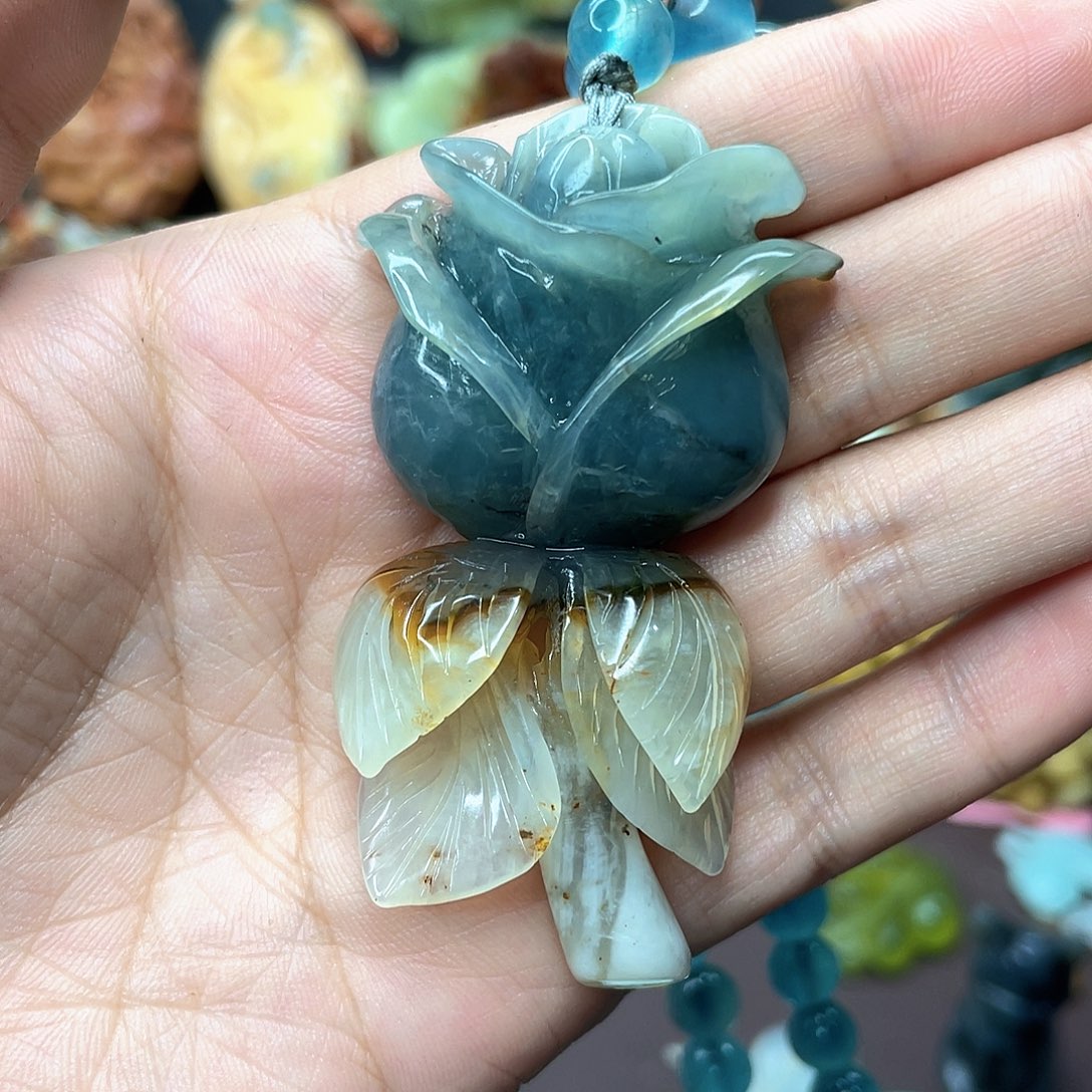 蛇纹石玉颈饰未镶嵌