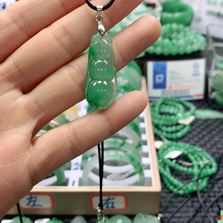石英质玉未镶嵌吊坠青青 吊坠 多人