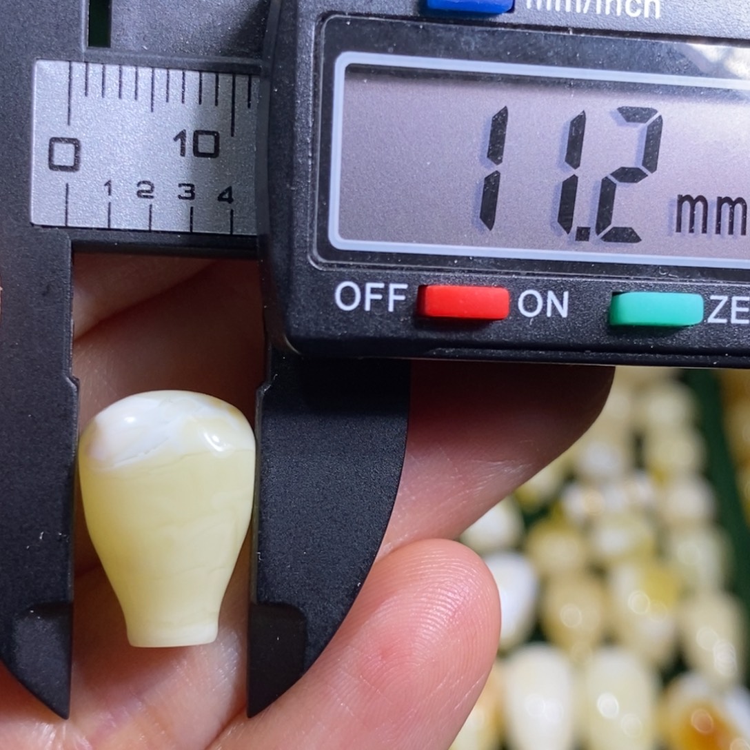 蜜蜡未镶嵌裸石配饰