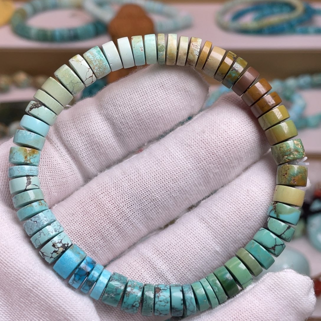 绿松石未镶嵌珠宝奇石18.84