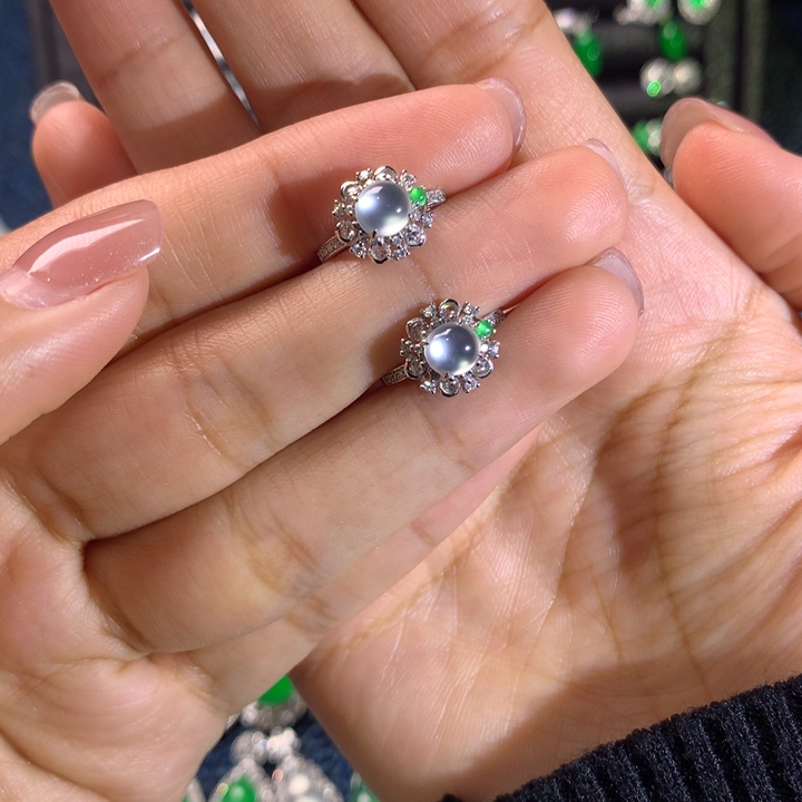 翡翠18K金镶嵌耳饰玻璃钢蛋