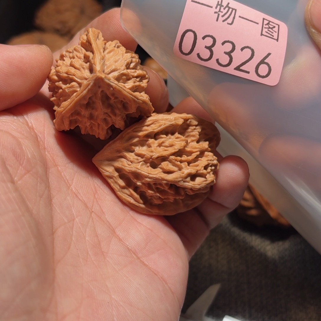 文玩核桃把件三棱