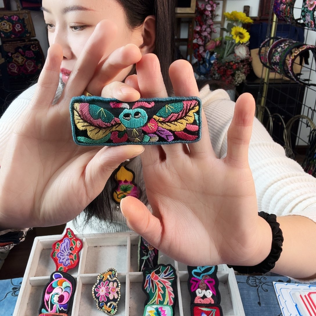 云***衣织绣手工刺绣工艺