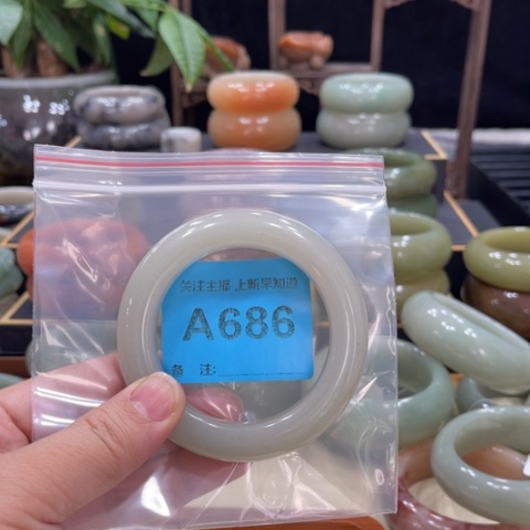 未镶嵌手镯石英质玉青***?