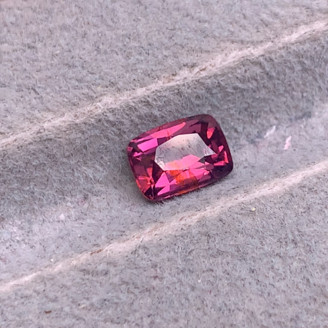 尖晶石裸石粉红色尖晶石1.1克拉