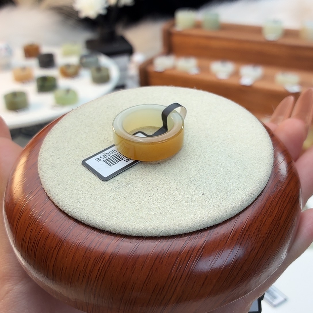 和田玉未镶嵌戒指一口糖圆切16.25j888