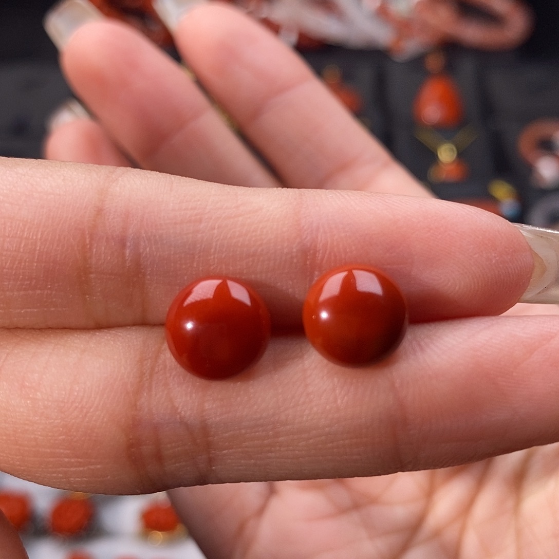 南红玛瑙18K金镶嵌四川凉山瓦西耳钉