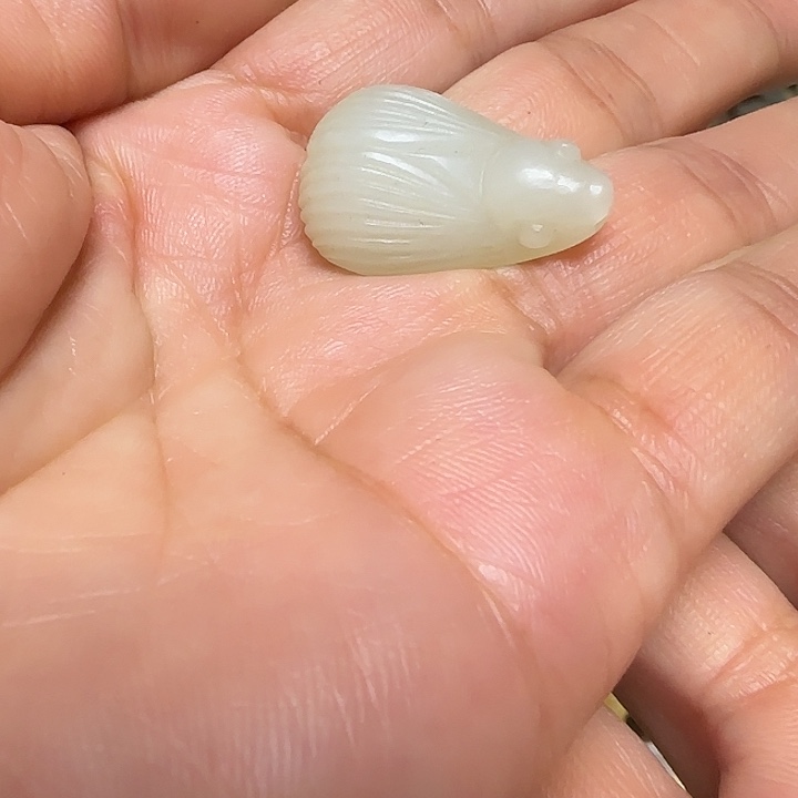 和田玉（糖玉）未镶嵌颈饰器物之美手工雕刻