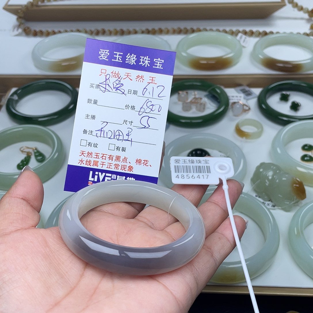 我***儿和田玉手镯未镶嵌