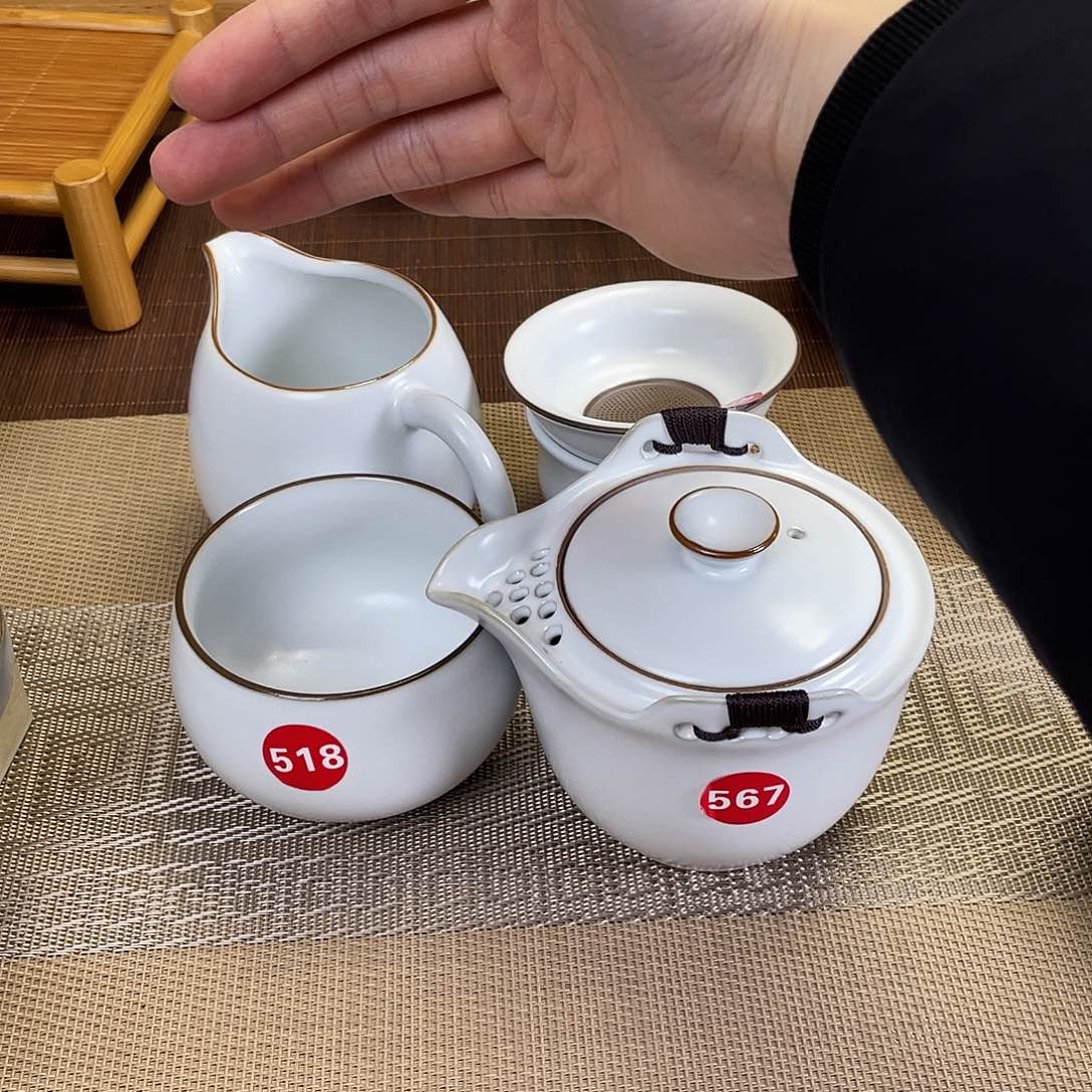 瓷片。。。。。。。。。。。。。