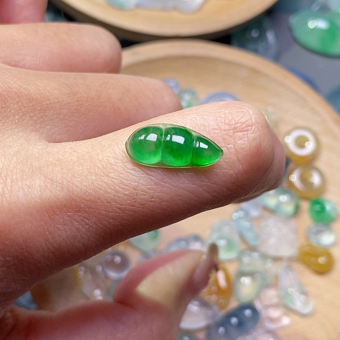 翡翠颈饰未镶嵌翡翠