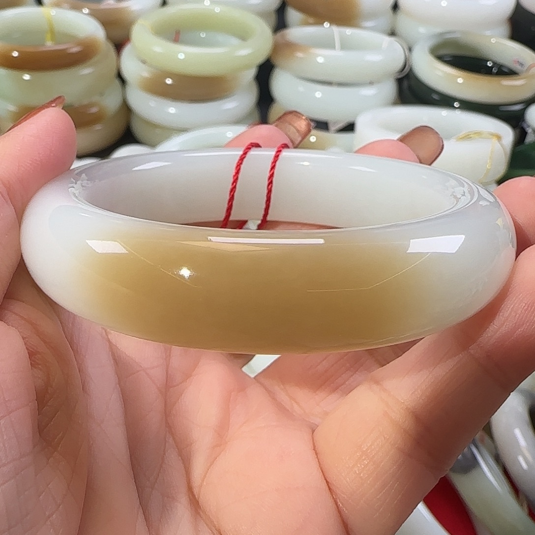 和田玉未镶嵌手镯