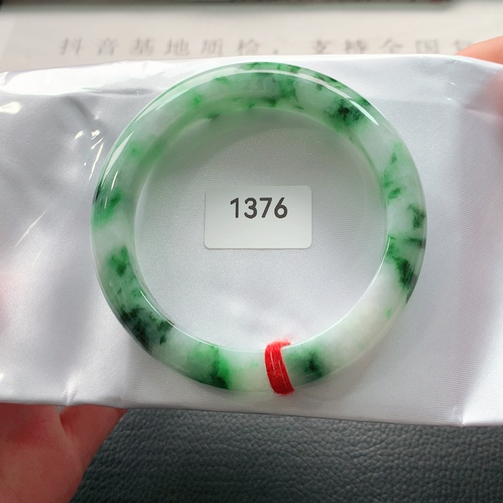 翡翠手镯未镶嵌蔷**心天然翡翠手镯