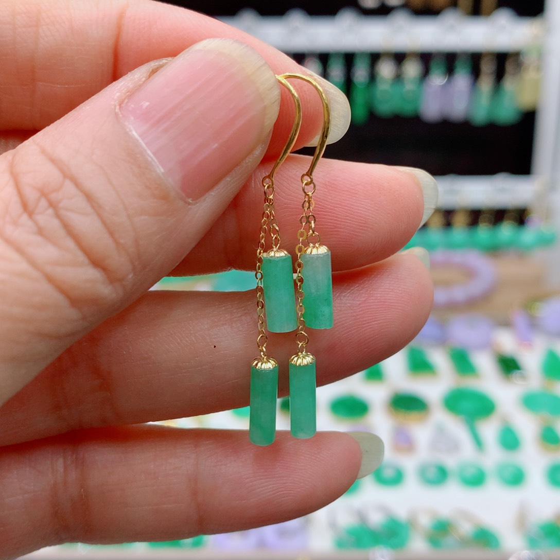 翡翠18K金镶嵌耳饰的