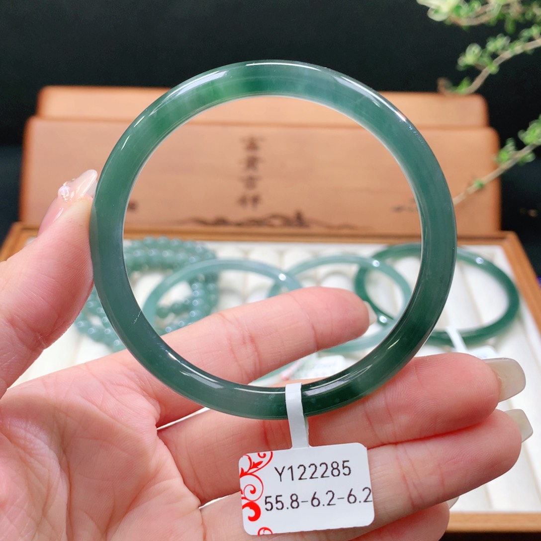 翡翠手镯未镶嵌天然 