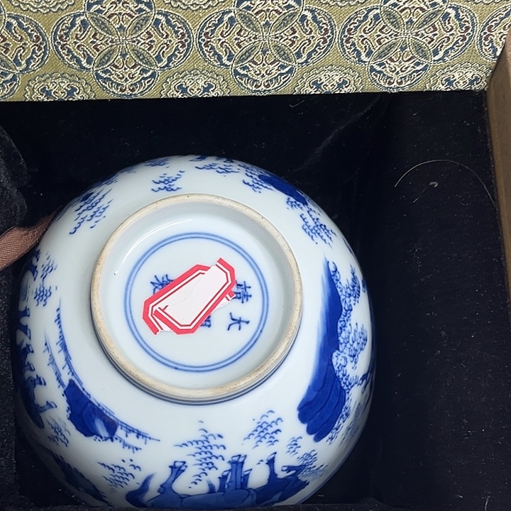 爱***哥瓷片精美的陶瓷摆件……