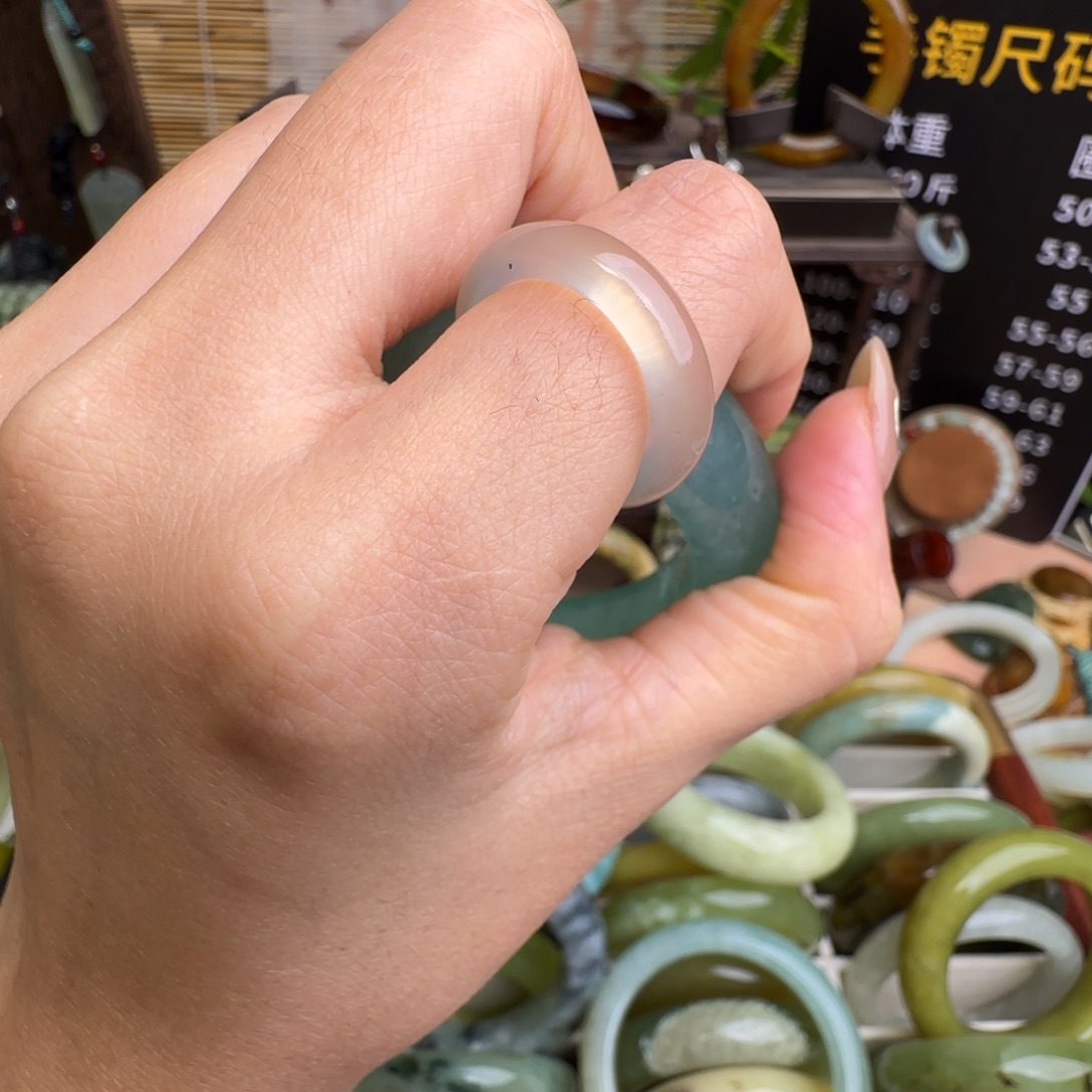 星***.蛇纹石玉未镶嵌手链