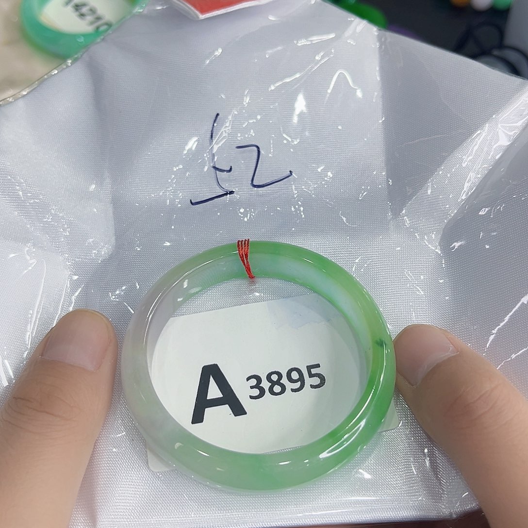 翡翠手镯未镶嵌手镯