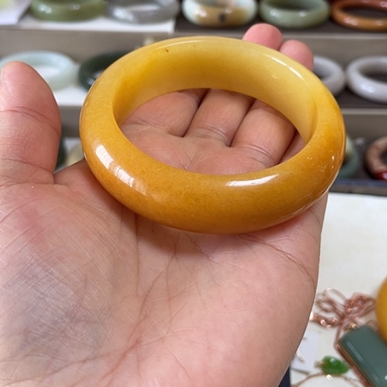 石英质玉（黄龙玉）未镶嵌手镯