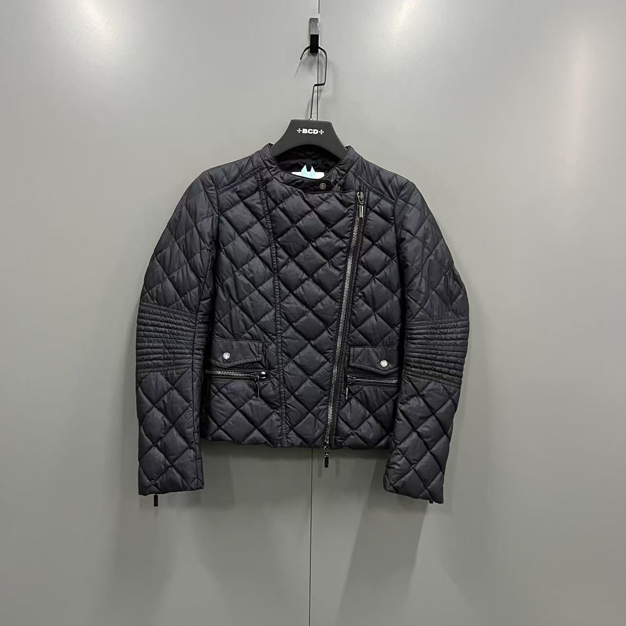 95新 MONCLER （bb）209 黑色菱格压纹羽绒服 1码/13500/fg206655