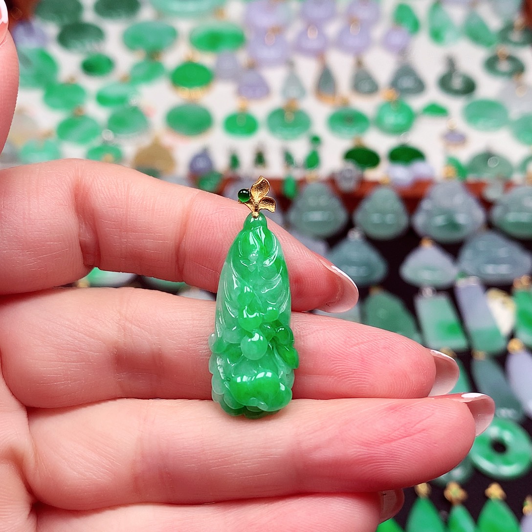 翡翠18K金镶嵌颈饰