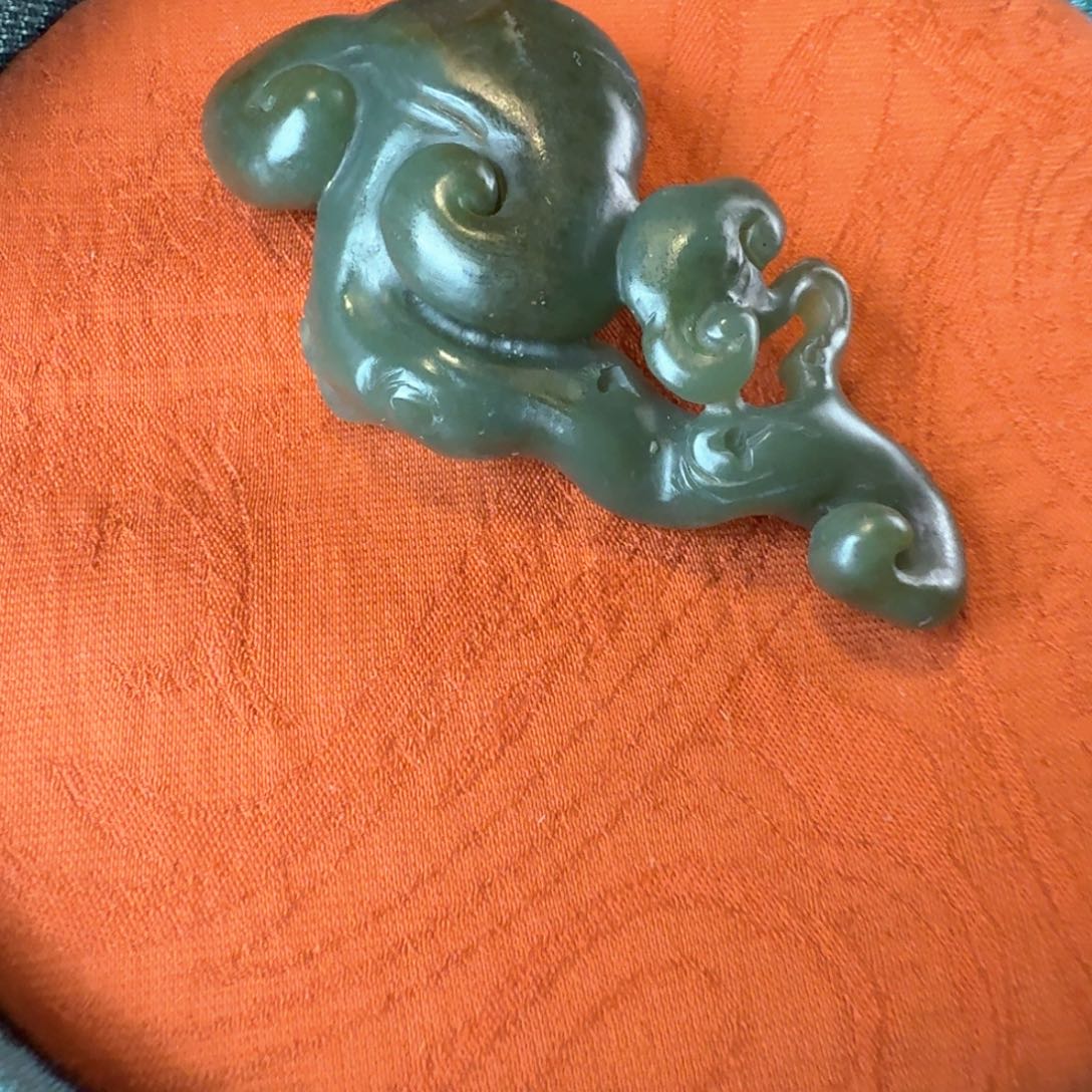 颈饰未镶嵌和田玉（青玉）