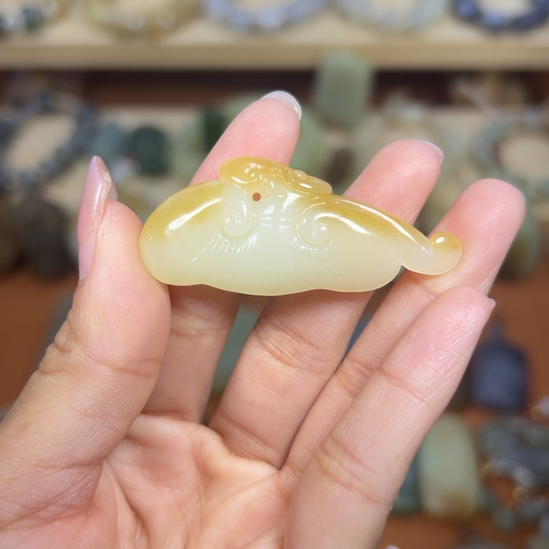 颈饰未镶嵌和田玉（糖玉）