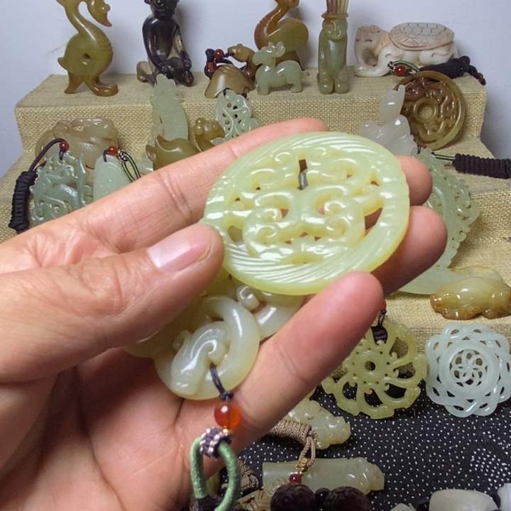 和田玉挂件未镶嵌佛*勒