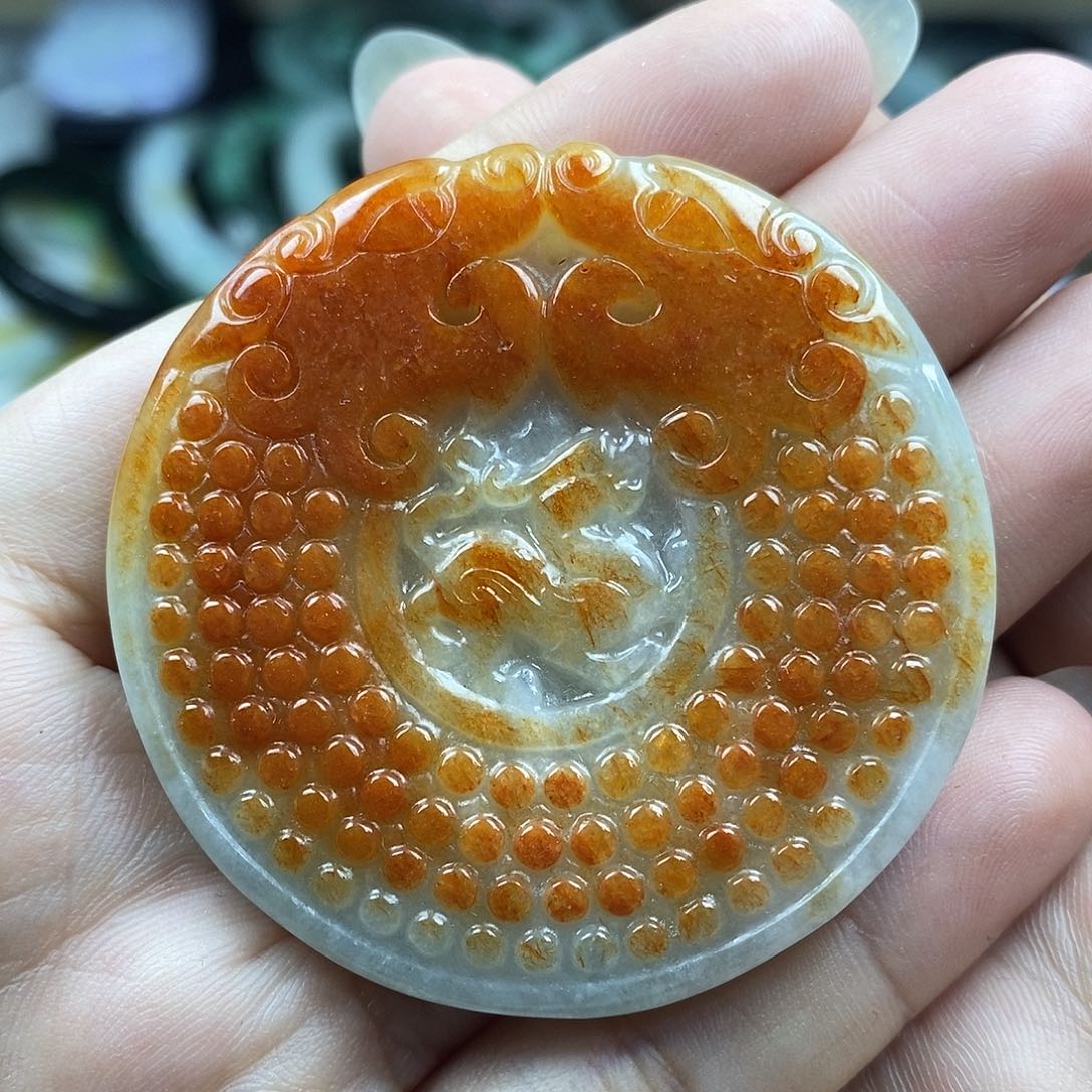 翡翠未镶嵌颈饰牌子