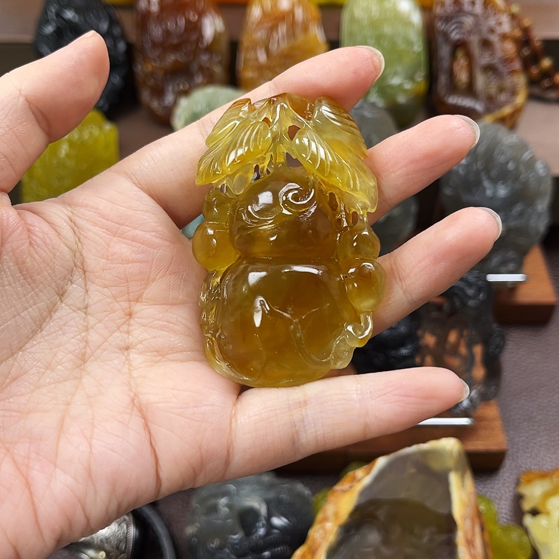 蛇纹石玉颈饰未镶嵌