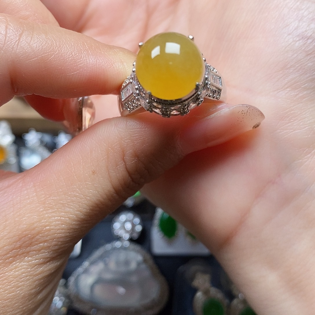 翡翠戒指未镶嵌翡翠戒指