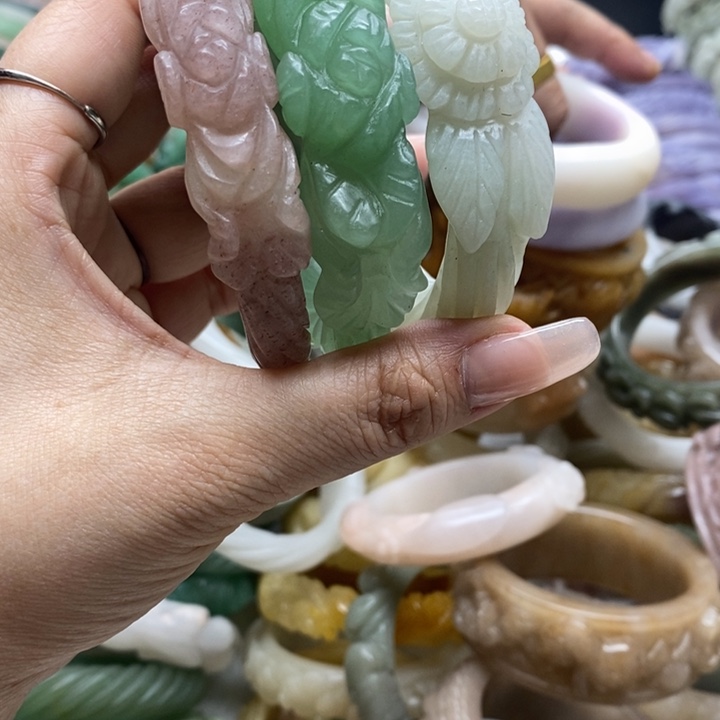 石英岩玉未镶嵌手镯