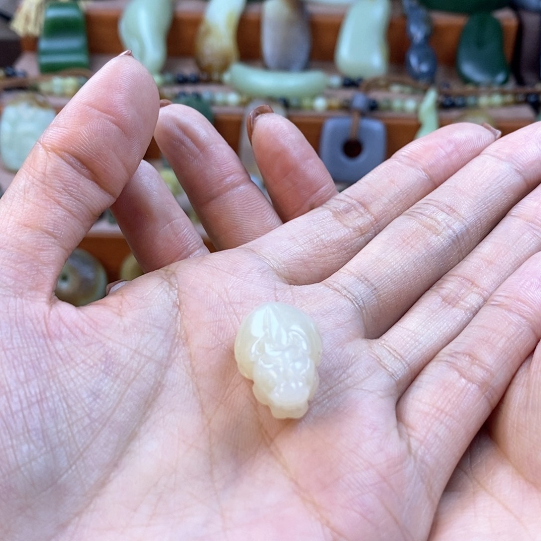 和田玉（糖玉）颈饰未镶嵌柒*｀