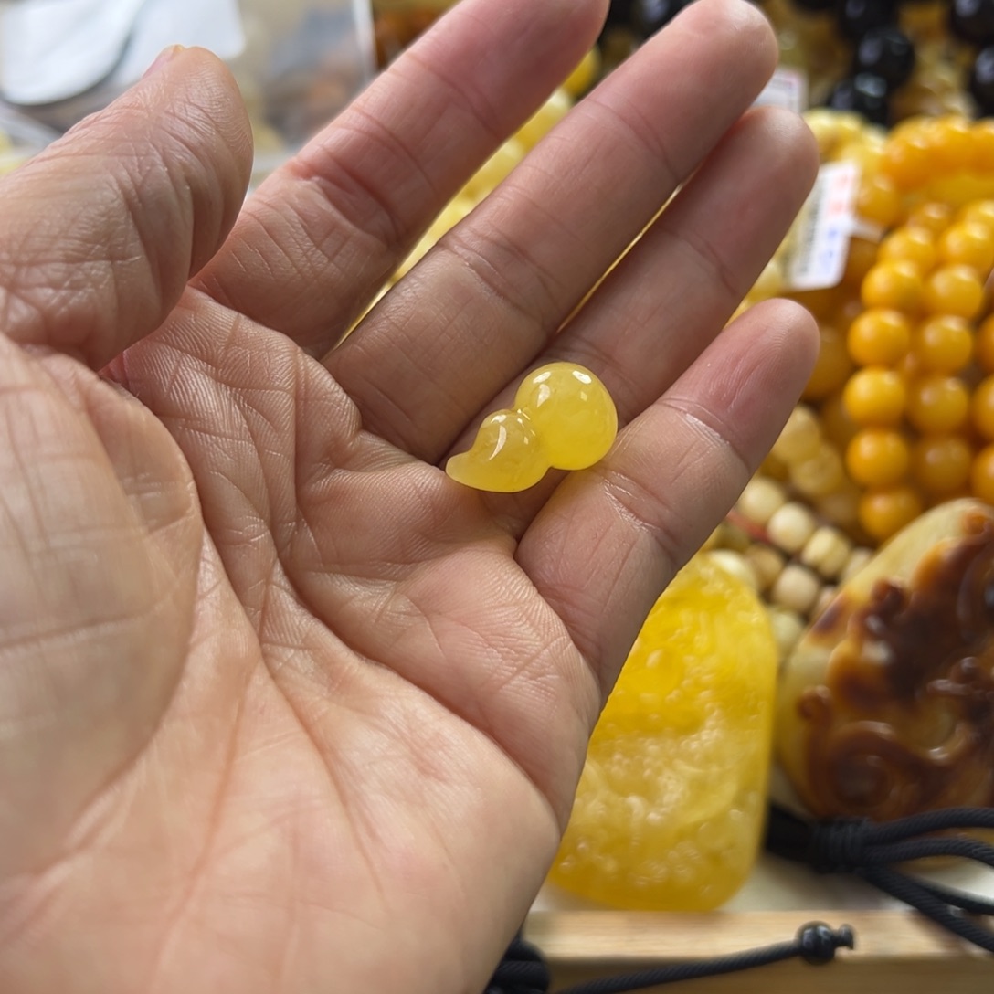 琥珀珠宝奇石未镶嵌