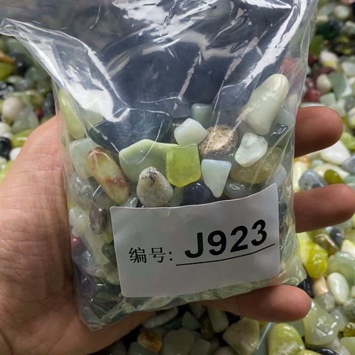 蛇纹石玉鱼缸石未镶嵌