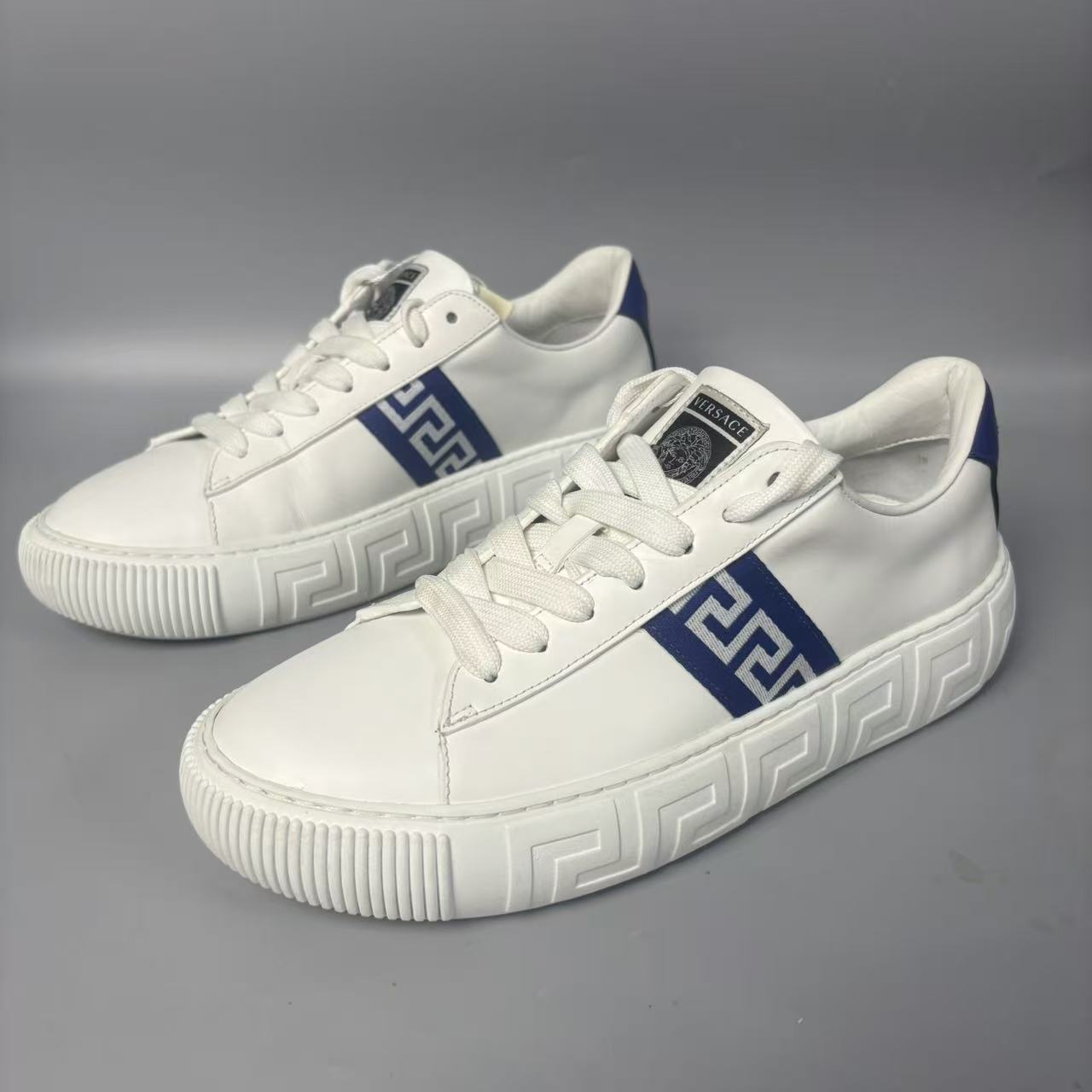 95新 VERSACE/范思哲 白色经典蓝色织带板鞋39欧码 jx664